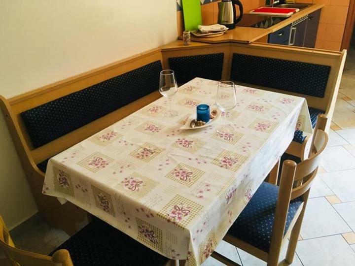 Apartmani Djura Selce Bagian luar foto